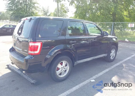 2009 Ford Escape Xls z USA, uszkodzony, nr VIN 1FMCU92709KB63681